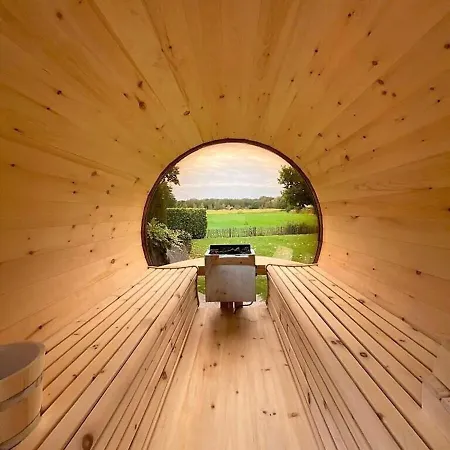 De Essenburgh 7-persoons, Overdekte Hottub En Lounge, Barrel Sauna, Sunshower, Wifi, Omheinde Tuin, Huisdier Vriendelijk