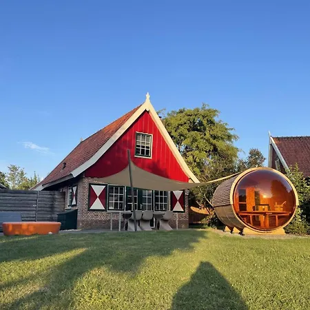 De Essenburgh 7-persoons, Overdekte Hottub En Lounge, Barrel Sauna, Sunshower, Wifi, Omheinde Tuin, Huisdier Vriendelijk Lievelde