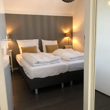 De Essenburgh 7-persoons, Overdekte Hottub En Lounge, Barrel Sauna, Sunshower, Wifi, Omheinde Tuin, Huisdier Vriendelijk *