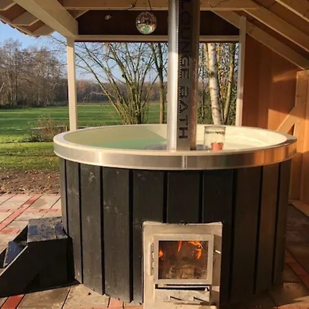 Prázdninový dům De Essenburgh 7-persoons, Overdekte Hottub En Lounge, Barrel Sauna, Sunshower, Wifi, Omheinde Tuin, Huisdier Vriendelijk